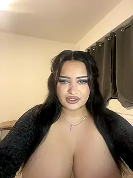 Snapshot of EmiliaPetrova chatting on 11.16.25 EmiliaPetrova online show from 11.16.25