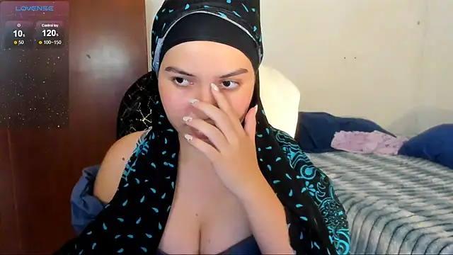 Snapshot of MatchedEyebrow chatting on 05.11.26 MatchedEyebrow online show from 05.11.26