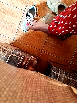 Snapshot of feet_toes chatting on 02.26.25 feet toes online show from 02.26.25