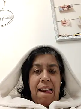 Molly newman6 online show from 11.27.25