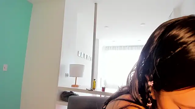 JosieSkyess online show from 10.18.25