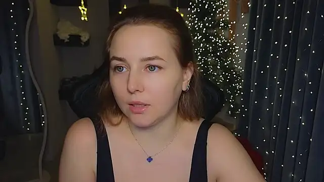 Snapshot of Mira_Mermayd chatting on 12.15.25 Mira Mermayd online show from 12.15.25