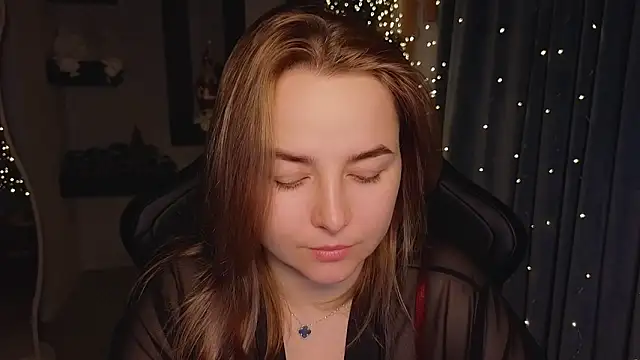 Snapshot of Mira_Mermayd chatting on 12.19.25 Mira Mermayd online show from 12.19.25