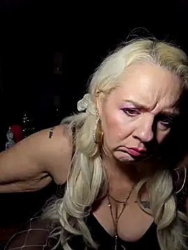 Snapshot of ladonnastarr chatting on 02.10.25 ladonnastarr online show from 02.10.25