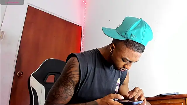 Snapshot of YeremiBrowm chatting on 12.04.24 YeremiBrowm online show from 12.04.24