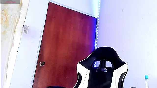 Snapshot of YeremiBrowm chatting on 12.23.24 YeremiBrowm online show from 12.23.24