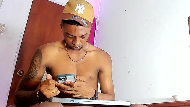 Snapshot of YeremiBrowm chatting on 01.23.25 YeremiBrowm online show from 01.23.25