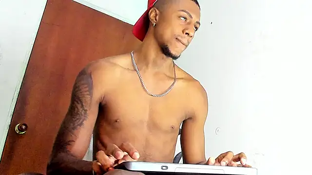 Snapshot of YeremiBrowm chatting on 01.28.25 YeremiBrowm online show from 01.28.25