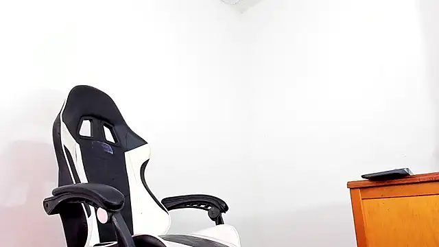 Snapshot of YeremiBrowm chatting on 02.17.25 YeremiBrowm online show from 02.17.25