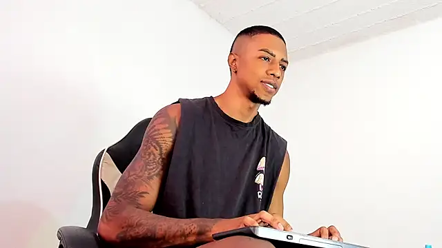 Snapshot of YeremiBrowm chatting on 02.20.25 YeremiBrowm online show from 02.20.25