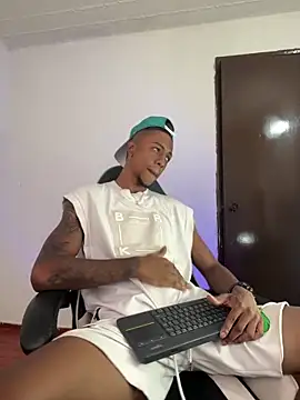 Snapshot of YeremiBrowm chatting on 03.05.25 YeremiBrowm online show from 03.05.25