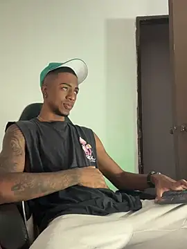 Snapshot of YeremiBrowm chatting on 03.10.25 YeremiBrowm online show from 03.10.25