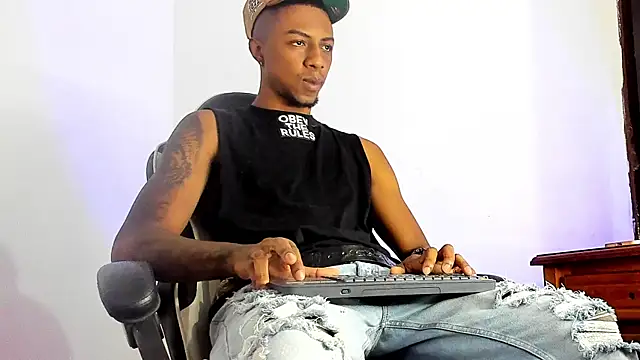 Snapshot of YeremiBrowm chatting on 03.12.25 YeremiBrowm online show from 03.12.25