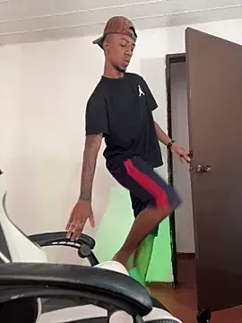 Snapshot of YeremiBrowm chatting on 03.21.25 YeremiBrowm online show from 03.21.25