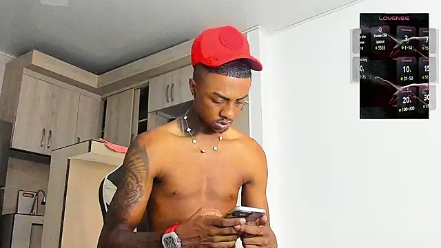 Snapshot of YeremiBrowm chatting on 10.30.25 YeremiBrowm online show from 10.30.25