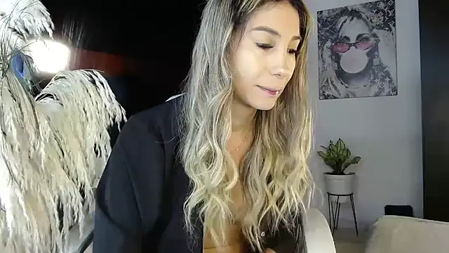 saraplayboy96 online show from 10.30.25