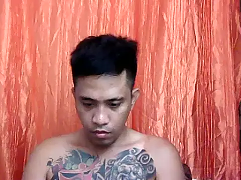 Snapshot of Thyler08 chatting on 12.14.24 Thyler08 online show from 12.14.24