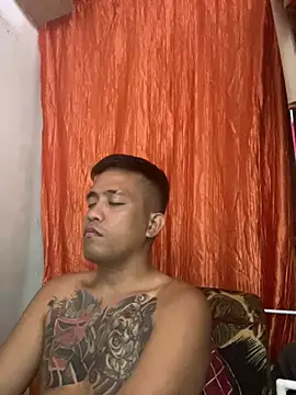 Snapshot of Thyler08 chatting on 12.23.24 Thyler08 online show from 12.23.24