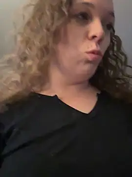 Snapshot of AuroraSummers chatting on 02.20.25 AuroraSummers online show from 02.20.25