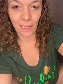 Snapshot of AuroraSummers chatting on 03.10.25 AuroraSummers online show from 03.10.25