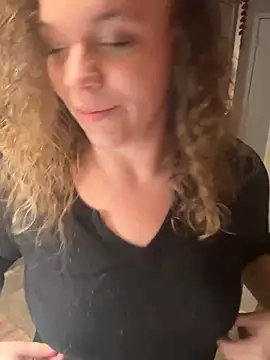 Snapshot of AuroraSummers chatting on 03.15.25 AuroraSummers online show from 03.15.25