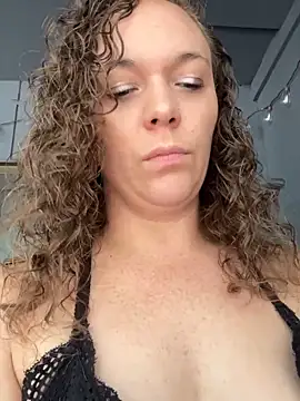 Snapshot of AuroraSummers chatting on 09.15.25 AuroraSummers online show from 09.15.25