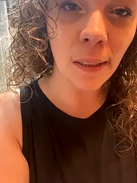 Snapshot of AuroraSummers chatting on 09.22.25 AuroraSummers online show from 09.22.25