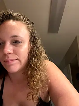 Snapshot of AuroraSummers chatting on 09.24.25 AuroraSummers online show from 09.24.25