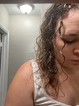 Snapshot of AuroraSummers chatting on 09.25.25 AuroraSummers online show from 09.25.25