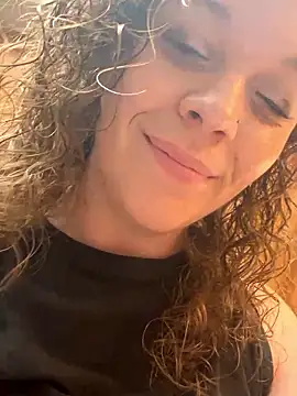 Snapshot of AuroraSummers chatting on 09.26.25 AuroraSummers online show from 09.26.25