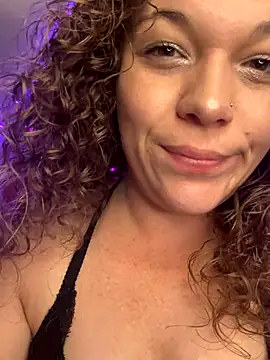 Snapshot of AuroraSummers chatting on 10.06.25 AuroraSummers online show from 10.06.25