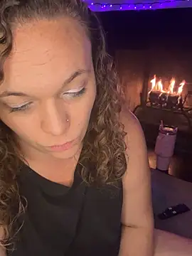 Snapshot of AuroraSummers chatting on 10.09.25 AuroraSummers online show from 10.09.25