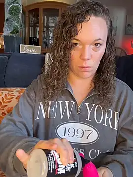 Snapshot of AuroraSummers chatting on 10.22.25 AuroraSummers online show from 10.22.25