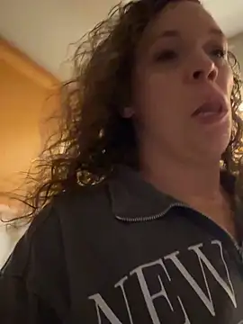 Snapshot of AuroraSummers chatting on 10.24.25 AuroraSummers online show from 10.24.25