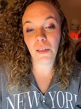 Snapshot of AuroraSummers chatting on 10.29.25 AuroraSummers online show from 10.29.25