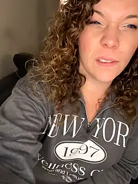 Snapshot of AuroraSummers chatting on 11.10.25 AuroraSummers online show from 11.10.25