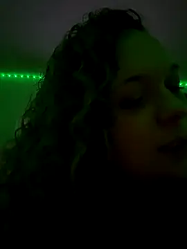 Snapshot of AuroraSummers chatting on 12.16.25 AuroraSummers online show from 12.16.25