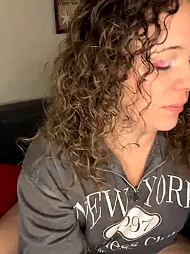 Snapshot of AuroraSummers chatting on 12.17.25 AuroraSummers online show from 12.17.25