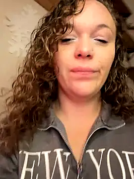 Snapshot of AuroraSummers chatting on 12.19.25 AuroraSummers online show from 12.19.25