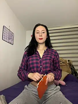 Snapshot of bellaa-w chatting on 12.22.24 bellaa-w online show from 12.22.24
