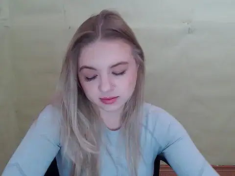 Snapshot of CrazyGloria chatting on 12.02.24 CrazyGloria online show from 12.02.24