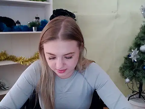Snapshot of CrazyGloria chatting on 12.05.24 CrazyGloria online show from 12.05.24