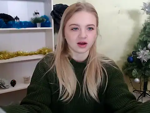 Snapshot of CrazyGloria chatting on 12.23.24 CrazyGloria online show from 12.23.24