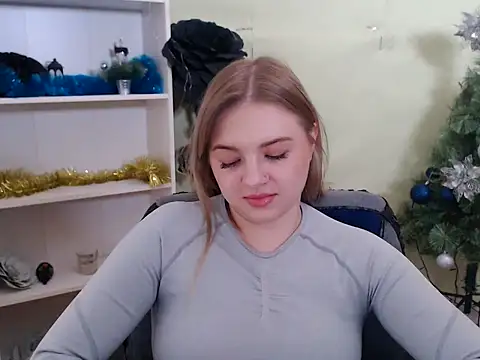 Snapshot of CrazyGloria chatting on 01.17.25 CrazyGloria online show from 01.17.25