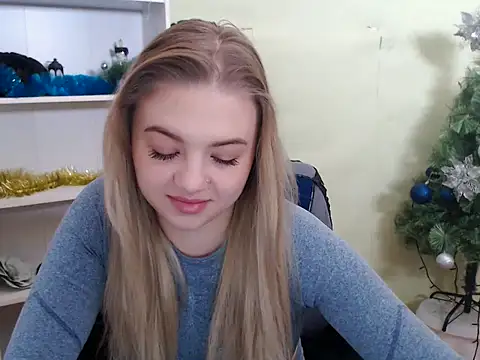 Snapshot of CrazyGloria chatting on 01.19.25 CrazyGloria online show from 01.19.25