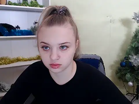 Snapshot of CrazyGloria chatting on 01.25.25 CrazyGloria online show from 01.25.25