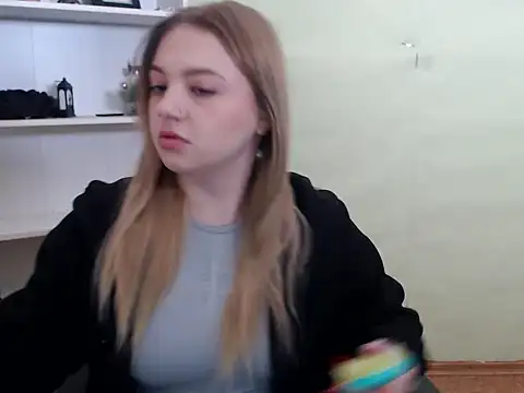 Snapshot of CrazyGloria chatting on 02.09.25 CrazyGloria online show from 02.09.25