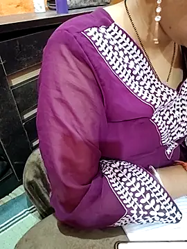 Snapshot of Diya_143 chatting on 04.19.26 Diya 143 online show from 04.19.26