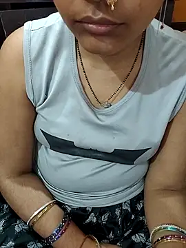 Snapshot of Diya_143 chatting on 05.19.26 Diya 143 online show from 05.19.26