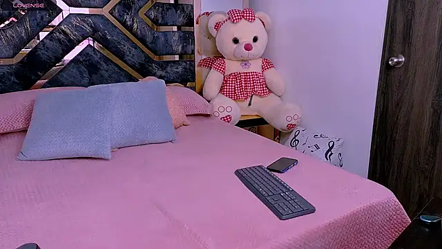 Snapshot of Tania_white89 chatting on 05.22.26 Tania white89 online show from 05.22.26